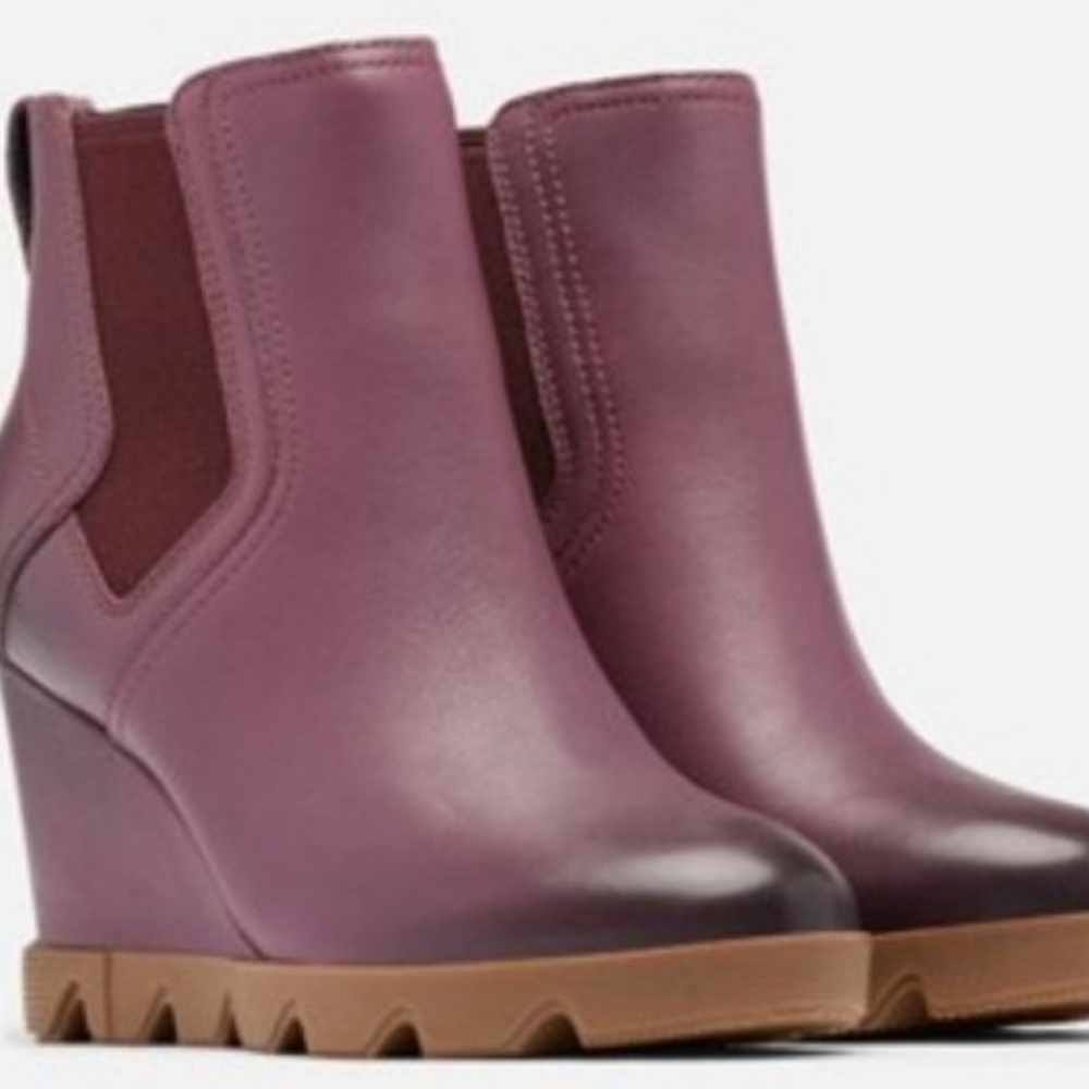 HTF sz 12 Sorel Joan Uptown, Purple!